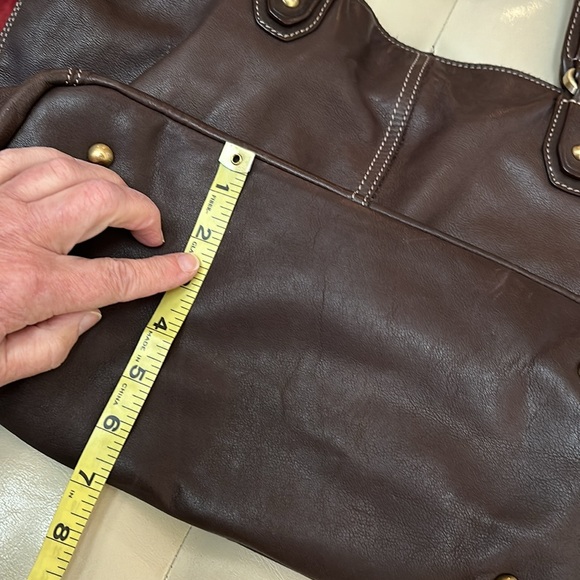 Tignanello genuine soft leather brown tote. Magnetic snap closure - Picture 6 of 13